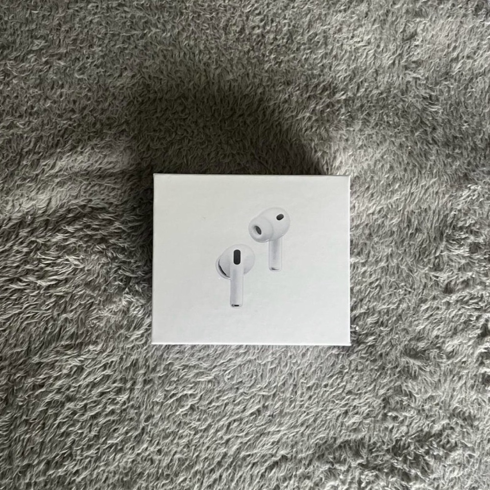 Apple AirPods 3rd Generation
Wireless Bluetooth Earbuds White with Charging Case